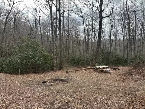 322 Leafy Knoll Cir, Glenville, NC 28736