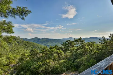 473 Sheer Rock Rd, Glenville, NC 28736