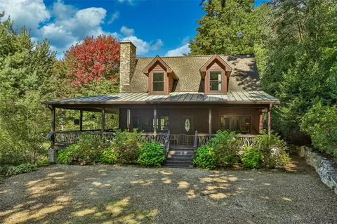 1857 Pilot Knob Rd, Glenville, NC 28736