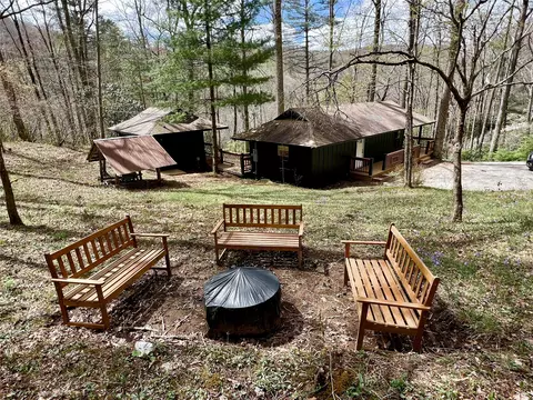 402 N Norton Rd, Cashiers, NC 28717