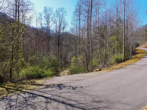 229 Waterdance Dr, Cullowhee, NC 28723
