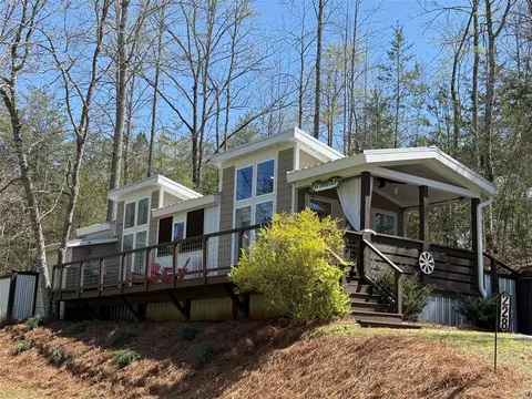 228 Bear Pen Cove Cv, Franklin, NC 28734