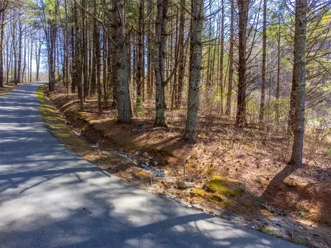 424 Receptive Dr, Glenville, NC 28736