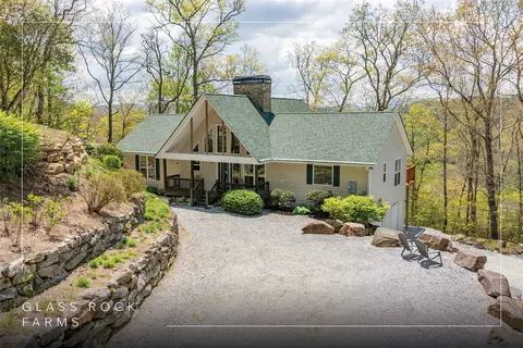 572 Mane St, Glenville, NC 28736