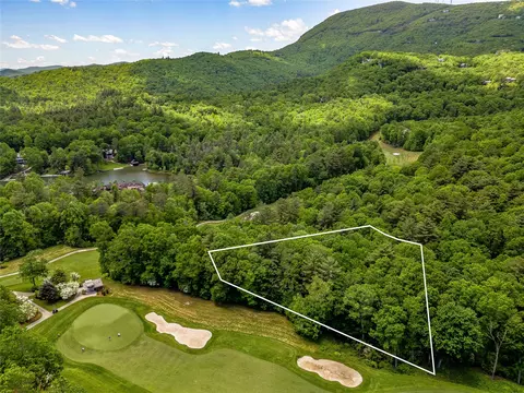33 Cherokee Point, Lake Toxaway, NC 28747