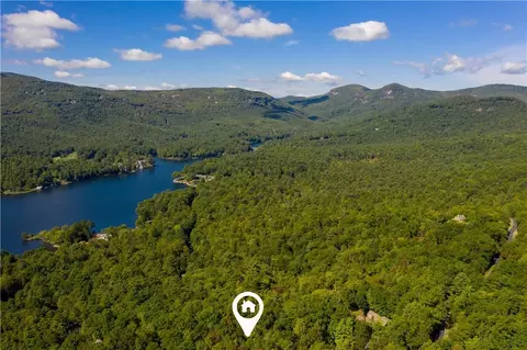 27 Hawk Mountain Rd, Lake Toxaway, NC 28747