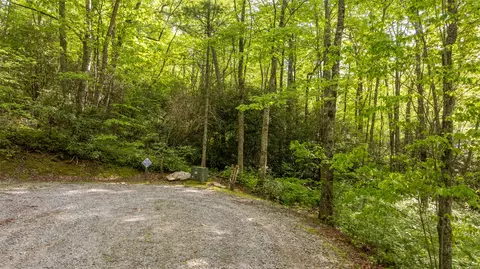 5 Power Line Rd, Glenville, NC 28736