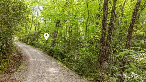 17 Power Line Rd, Glenville, NC 28736