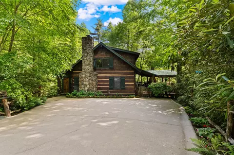 671 Walkingstick Rd, Highlands, NC 28741