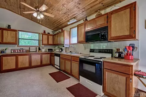 Kitchen - 75 Gunpoint Rd, Cullowhee, NC 28723 photo 1 of 2