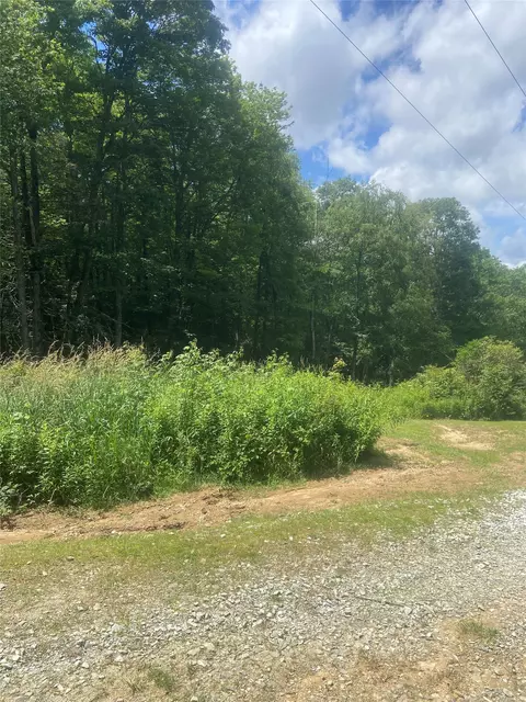 14 Receptive Dr, Glenville, NC 28736