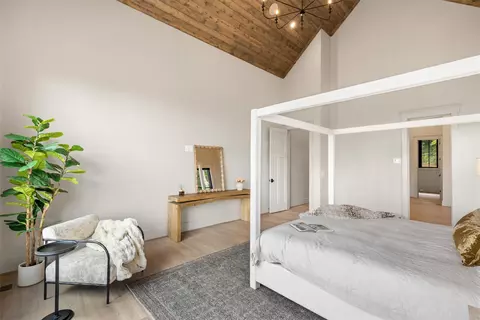 Bedroom - 15 Eagle Crest Trl, Highlands, NC 28741 photo 3 of 4