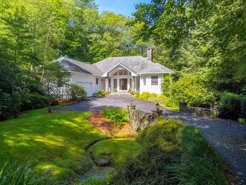 220 Pipers Ct, Highlands, NC 28741