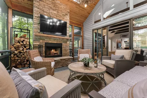 16 Hemlock Way, Highlands, NC 28741