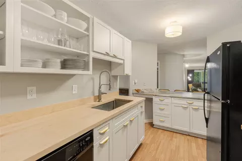 Kitchen - 98 Dogwood Knob #25-2A, Sapphire, NC 28774 photo 5 of 6
