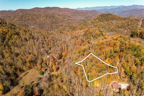 17 Pilot Knob Rd, Glenville, NC 28736