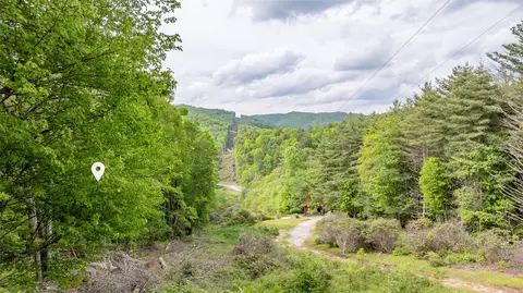 13 Receptive Dr, Glenville, NC 28736