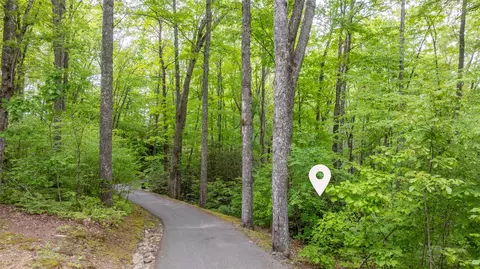 16 Receptive Dr # B, Glenville, NC 28736