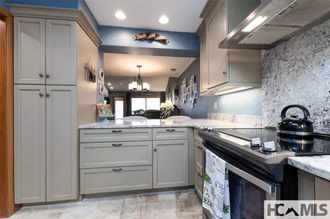 Kitchen - 142 Eagle Ridge Rd #2304, Sapphire, NC 28774 photo 2 of 2