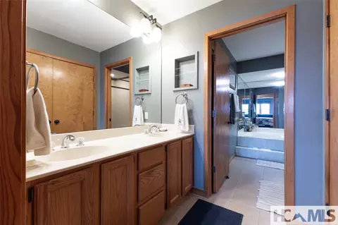 Bath - 142 Eagle Ridge Rd #2304, Sapphire, NC 28774 photo 2 of 5