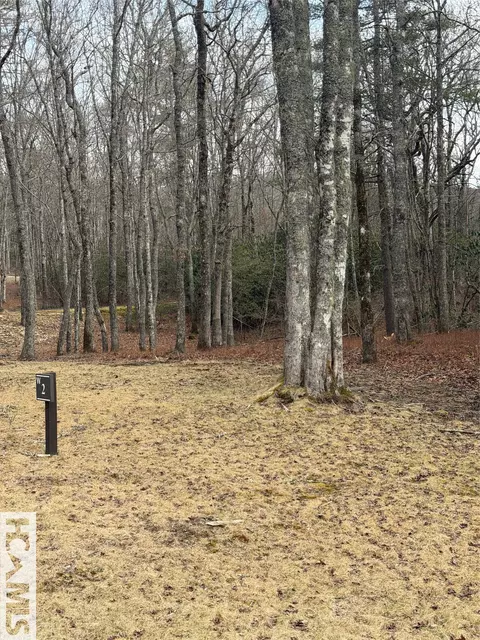 2 New Settlers Way, Glenville, NC 28736