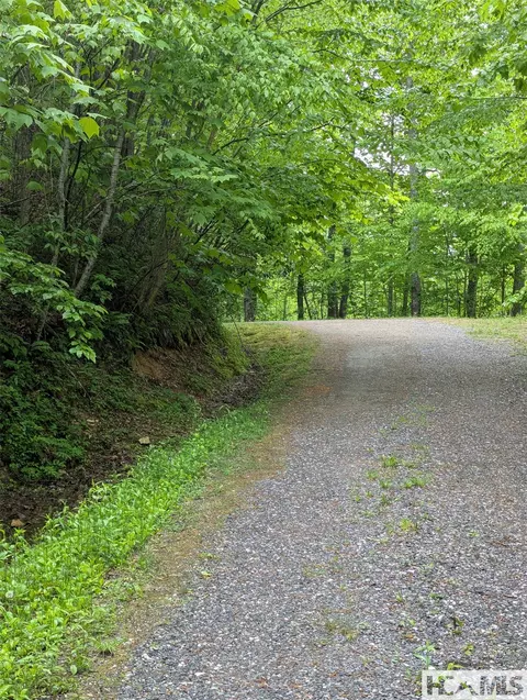 53-54 Parachute Rdg, Glenville, NC 28736