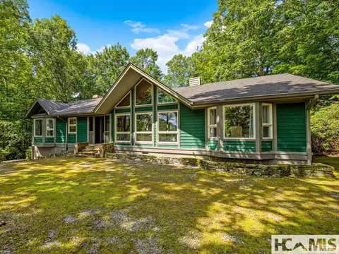 796 Hawk Mountain Rd, Lake Toxaway, NC 28747