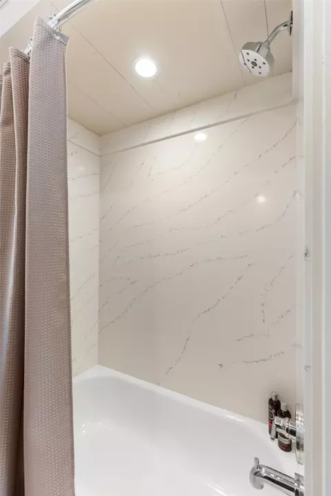 Bath - 111 Moonstone Loop, Highlands, NC 28741 photo 2 of 4