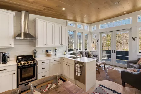 Kitchen - 111 Moonstone Loop, Highlands, NC 28741 photo 3 of 5
