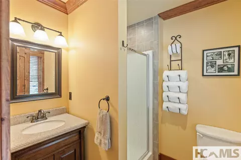 Bath - 1285 Leafstone Cir, Sylva, NC 28779 photo 2 of 4