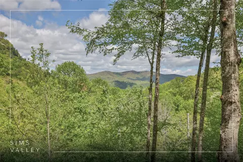 3605 Pilot Knob Rd, Glenville, NC 28736