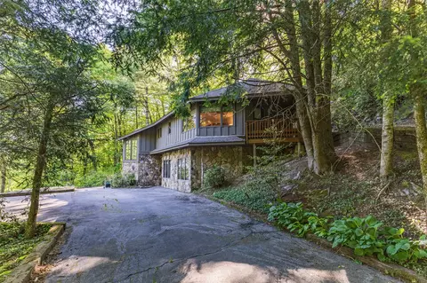 594 Highgate Rd, Highlands, NC 28741