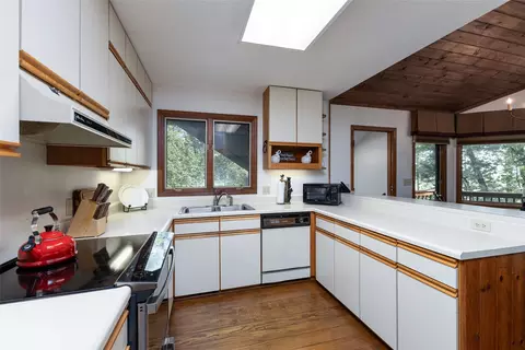 Kitchen - 594 Highgate Rd, Highlands, NC 28741 photo 1 of 2