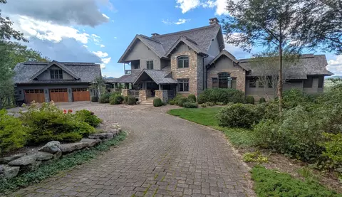 323 Lone Chimney Dr, Cashiers, NC 28717