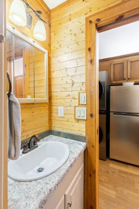 Bath - 232 River Run Rd #1907, Sapphire, NC 28774 photo 3 of 4