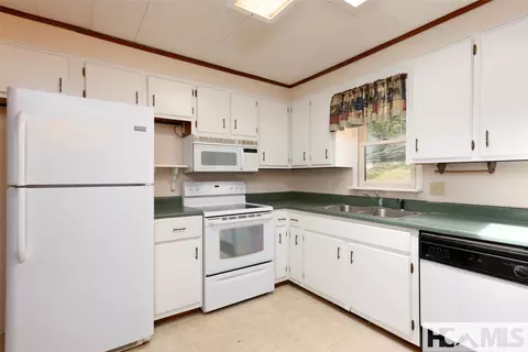 Kitchen - 138 Stillwagon Ln, Cedar Mountain, NC 28718 photo 2 of 2