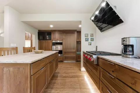 Kitchen - 2259 Whiteside Cove Rd, Highlands, NC 28741 photo 6 of 11