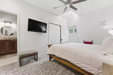 Bedroom - 2259 Whiteside Cove Rd, Highlands, NC 28741 photo 4 of 6