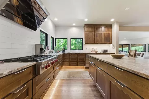 Kitchen - 2259 Whiteside Cove Rd, Highlands, NC 28741 photo 5 of 11
