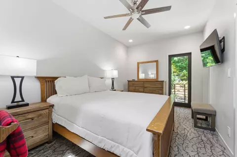 Bedroom - 2259 Whiteside Cove Rd, Highlands, NC 28741 photo 3 of 6