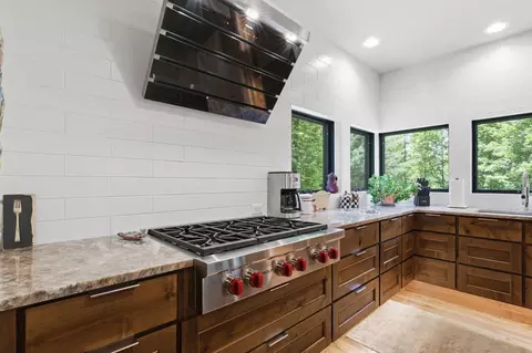 Kitchen - 2259 Whiteside Cove Rd, Highlands, NC 28741 photo 8 of 11
