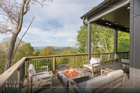 50 Milkweed Trl, Glenville, NC 28736