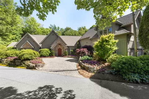 54 Pine Pt, Highlands, NC 28741