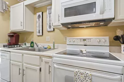 Kitchen - 53 Chestnut Rdg #4, Sapphire, NC 28774 photo 4 of 5