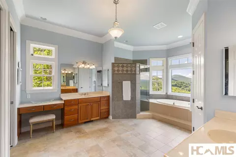 Bath - 112 Willowbrook Ct, Highlands, NC 28741 photo 2 of 6