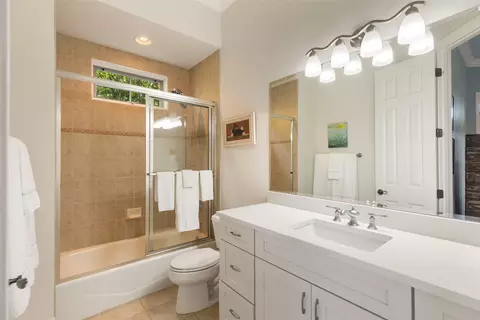 Bath - 112 Willowbrook Ct, Highlands, NC 28741 photo 5 of 6