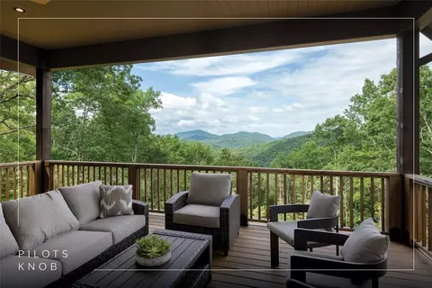 1106 Bridgestone Dr, Glenville, NC 28736