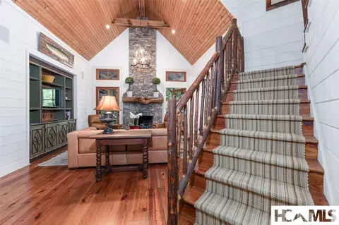 Entry Way - 96 Mahalo Ln, Cullowhee, NC 28723 photo 2 of 3