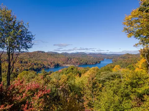 6 Loch Dr, Glenville, NC 28736