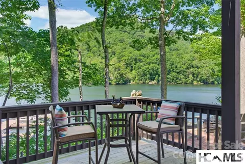 561 Harbor Ridge Dr, Tuckasegee, NC 28783
